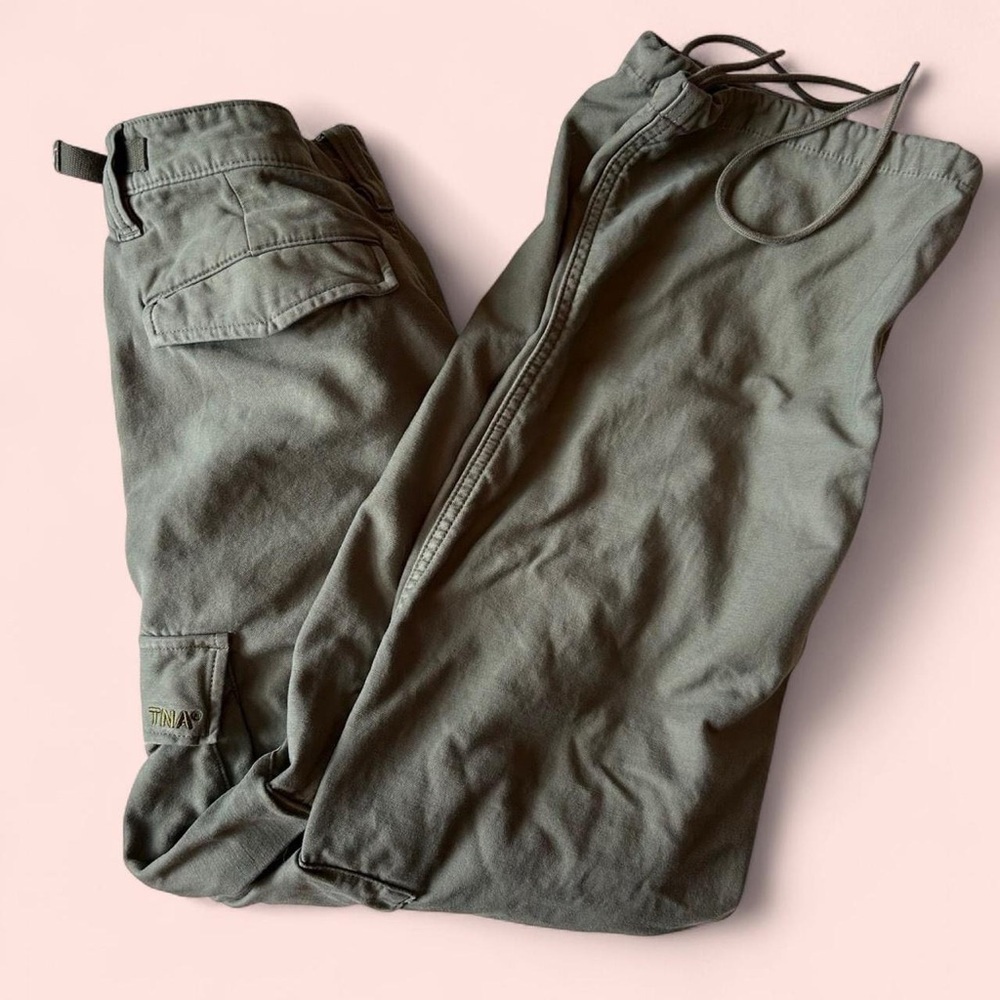Aritzia TNA Supply Relaxed Cargo Pants in Utility Green- 26” waist ( 0 ) - Picture 8 of 11